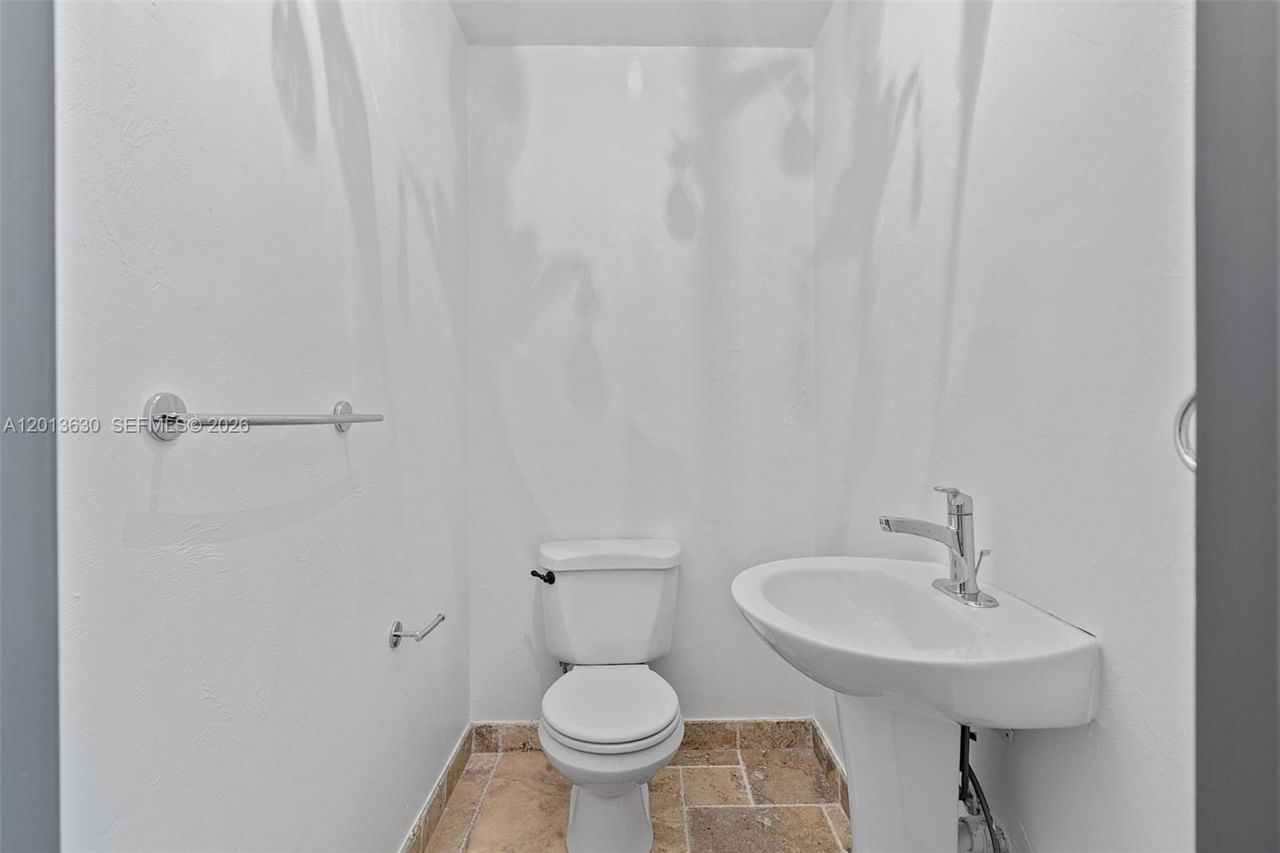 8745 SW 182nd Ter , Palmetto Bay, FL 33157 Photo