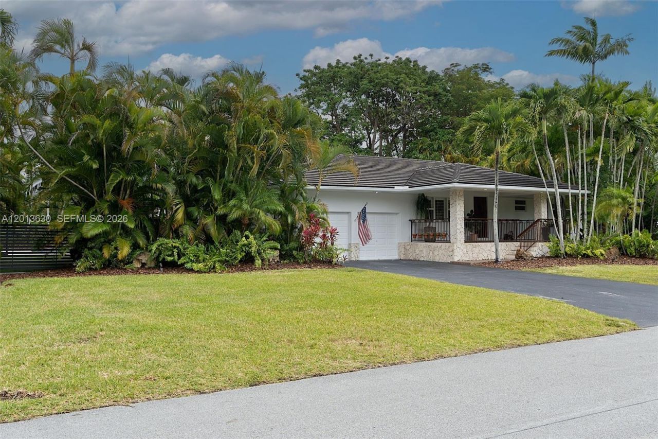 8745 SW 182nd Ter , Palmetto Bay, FL 33157 Photo