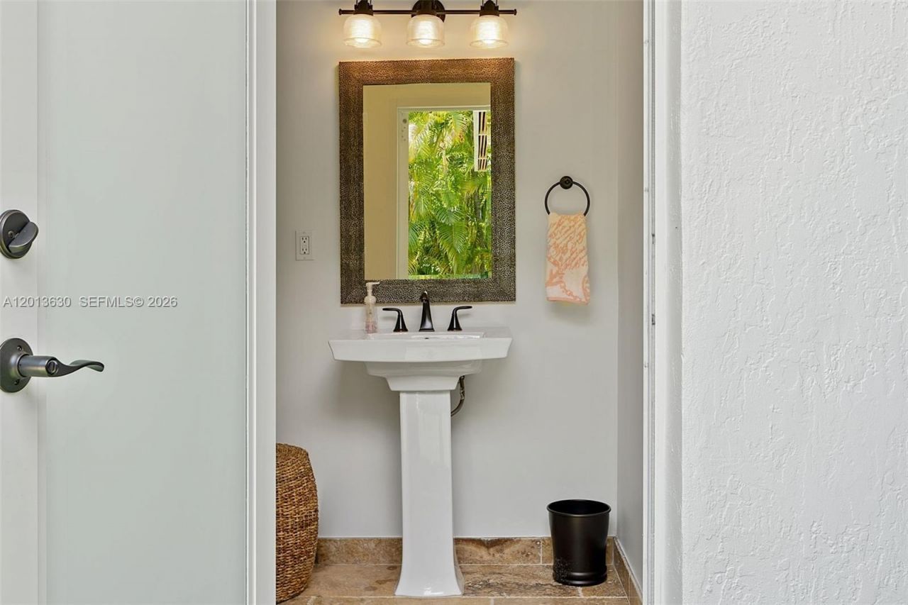 8745 SW 182nd Ter , Palmetto Bay, FL 33157 Photo