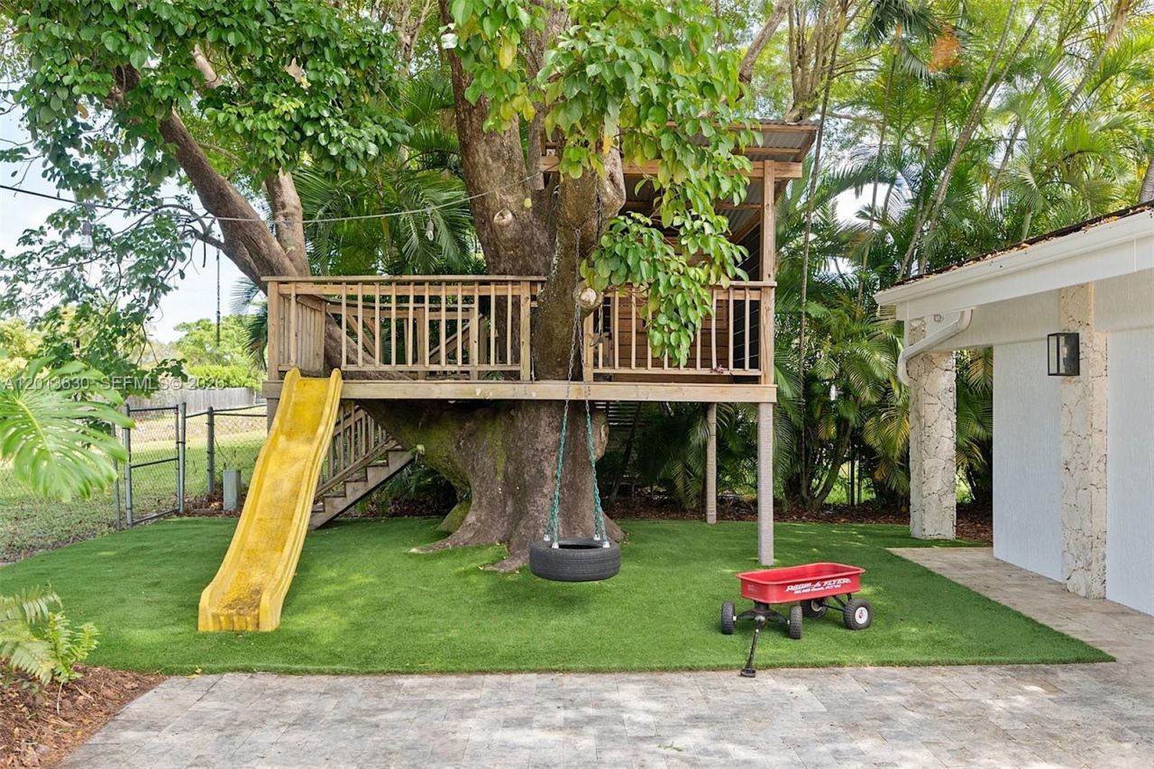 8745 SW 182nd Ter , Palmetto Bay, FL 33157 Photo