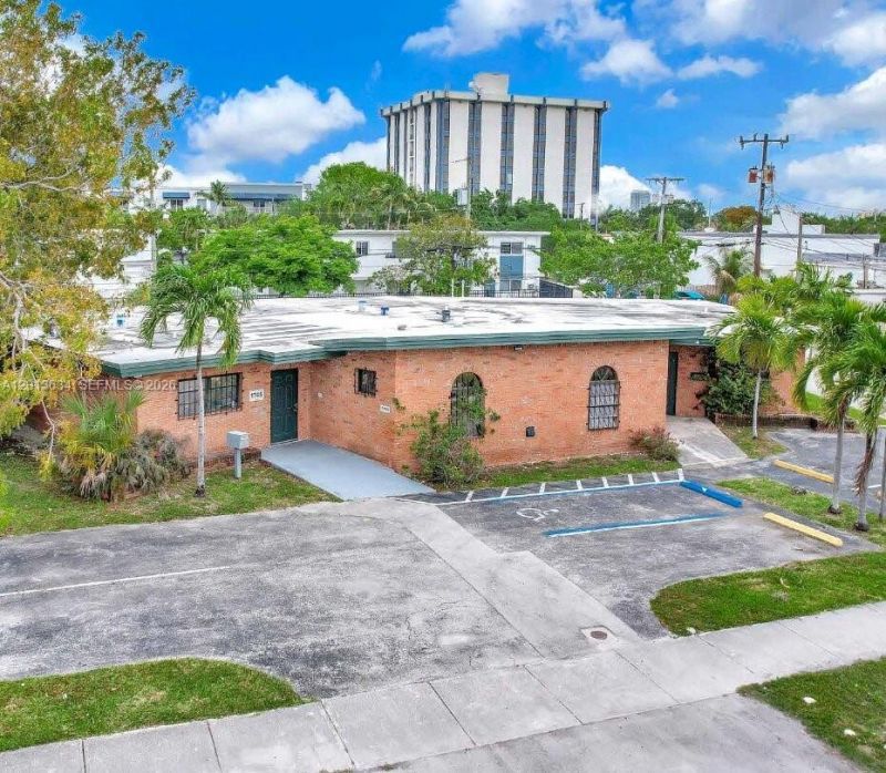 1747 NE 124th St , North Miami, FL 33181 Photo