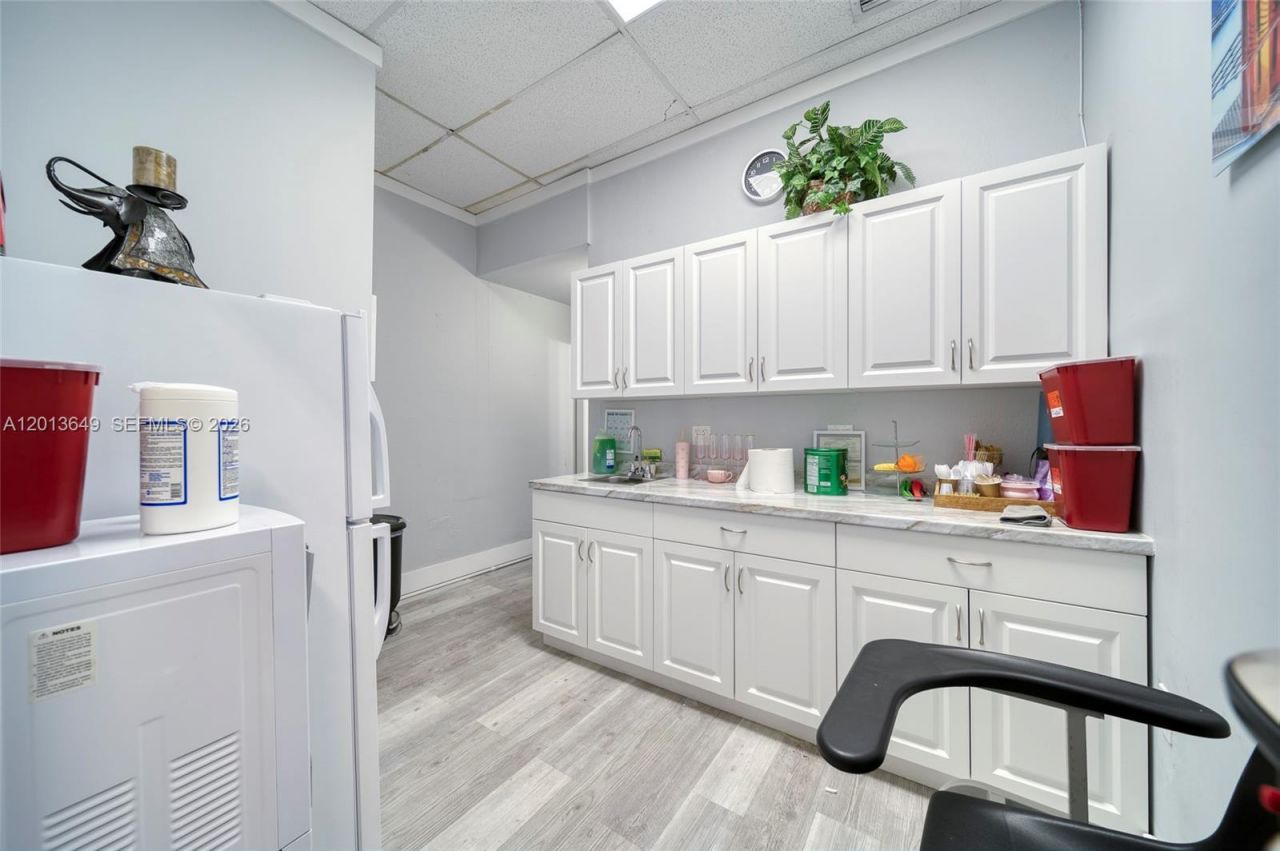 5301 SW 8th St, Miami, FL 33134 Photo