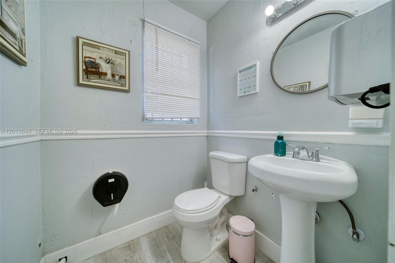 5301 SW 8th St, Miami, FL 33134 Photo
