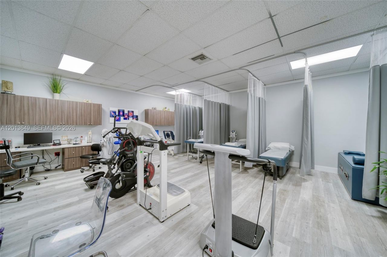 5301 SW 8th St, Miami, FL 33134 Photo