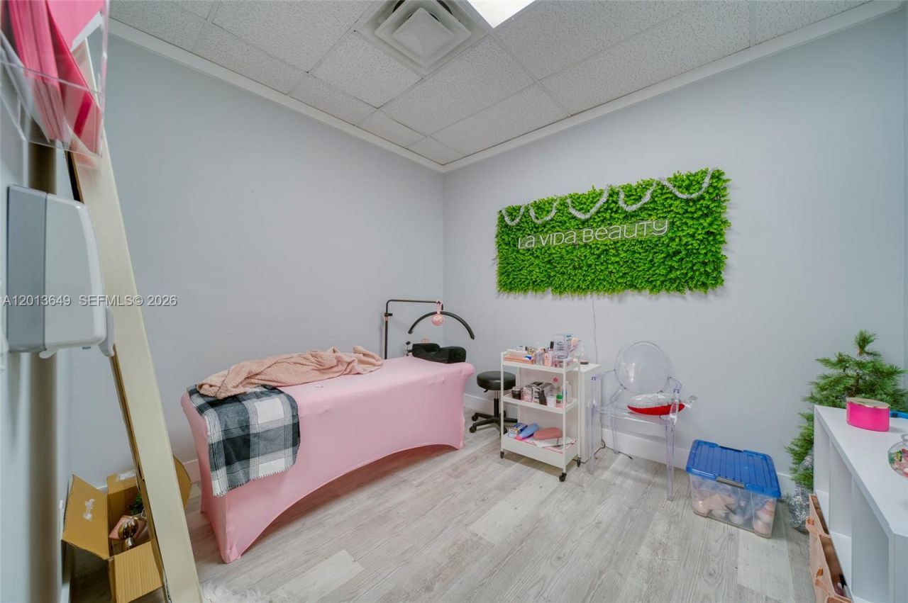 5301 SW 8th St, Miami, FL 33134 Photo