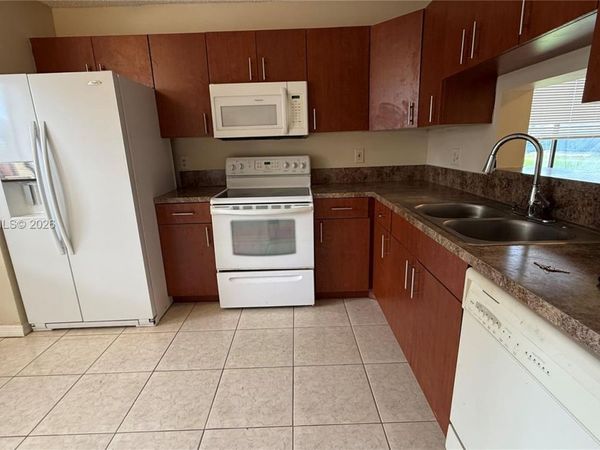 8011 Southgate Blvd , Unit L1, North Lauderdale, FL 33068