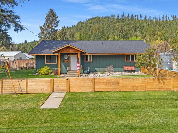 103 N 8th Ave, Ione, WA 99139