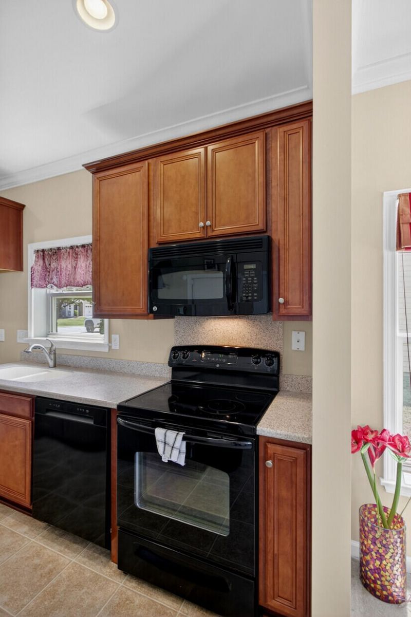 138 Kirkland Street Photo 10