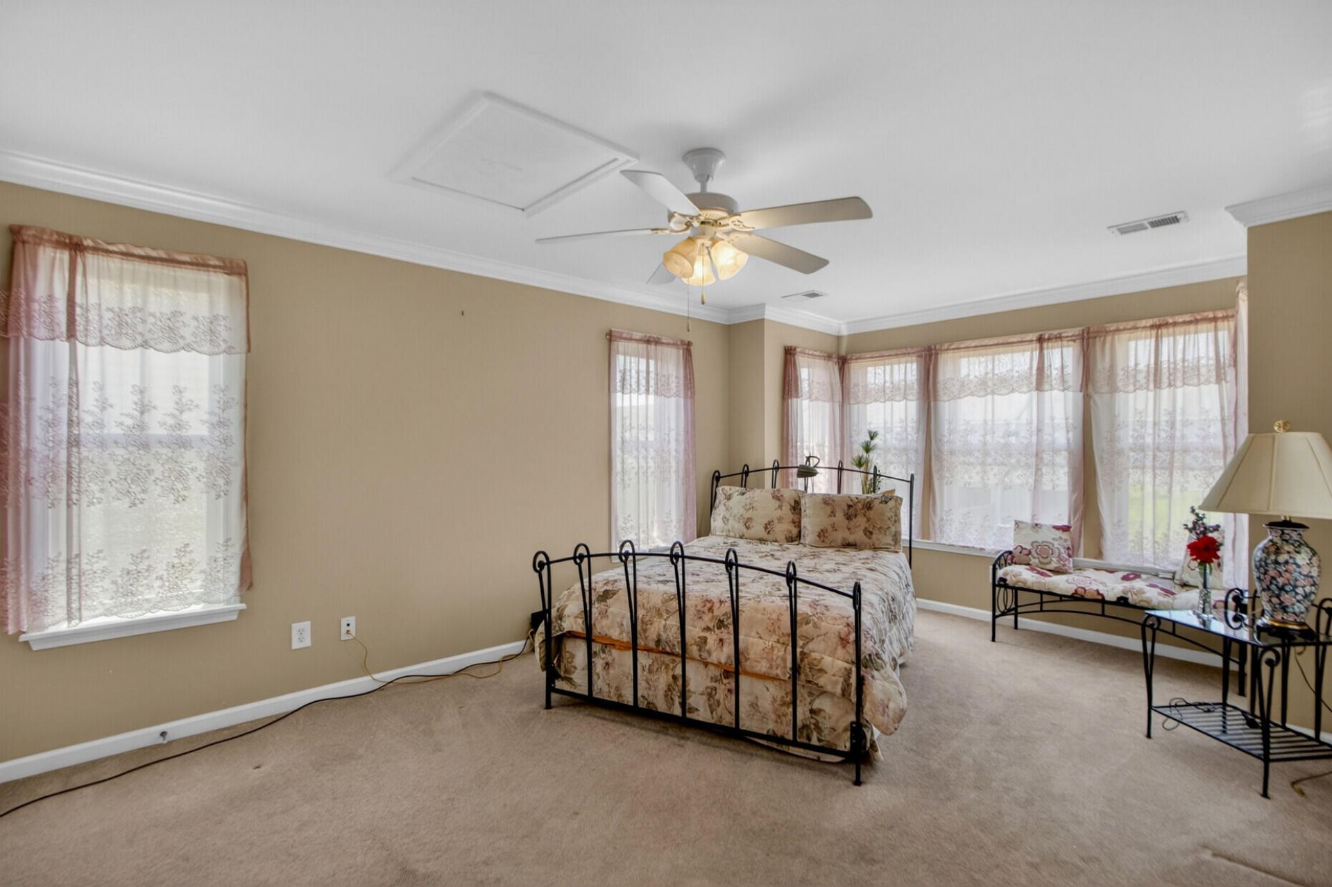 138 Kirkland Street Photo 17