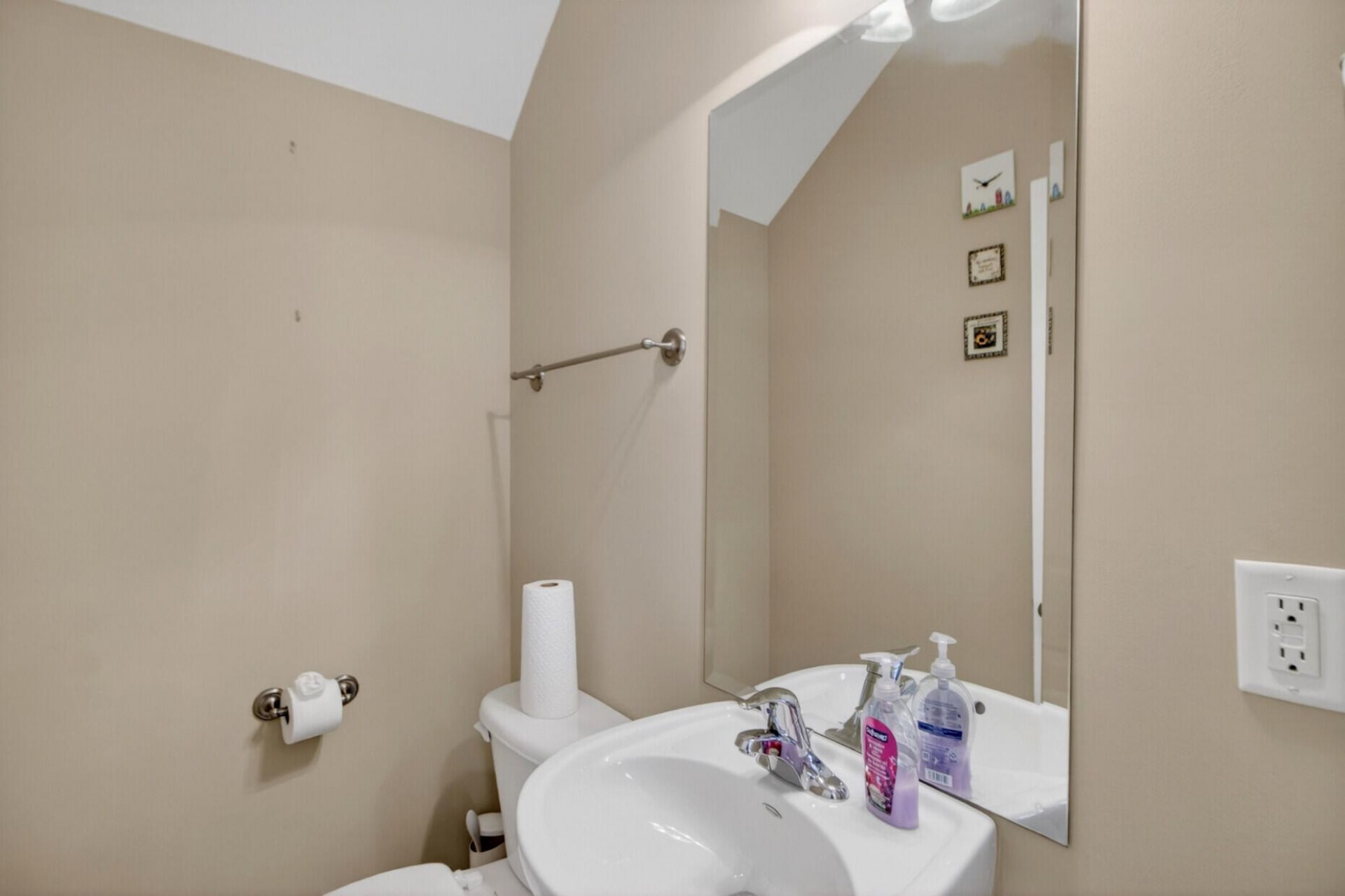 138 Kirkland Street Photo 23
