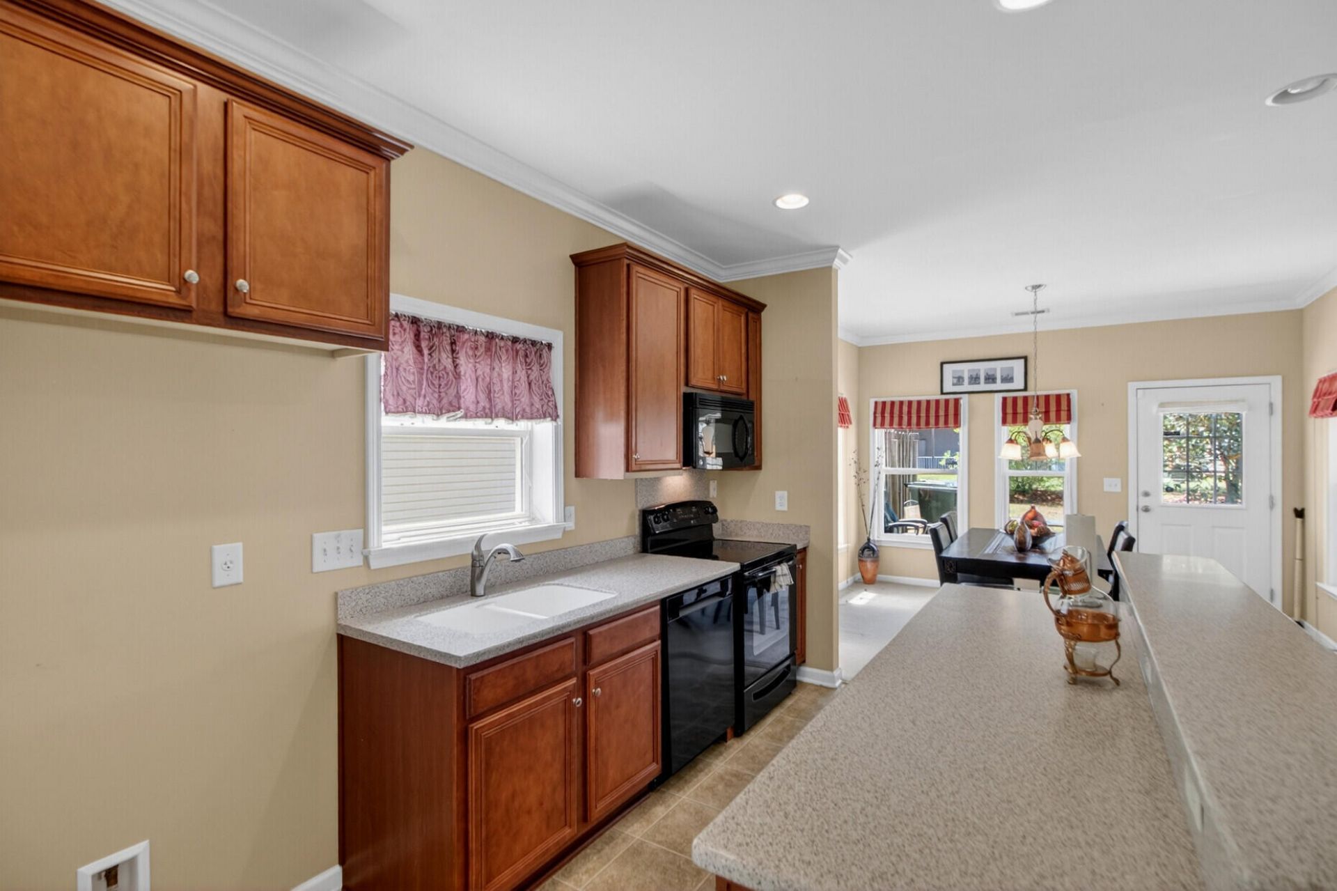 138 Kirkland Street Photo 6
