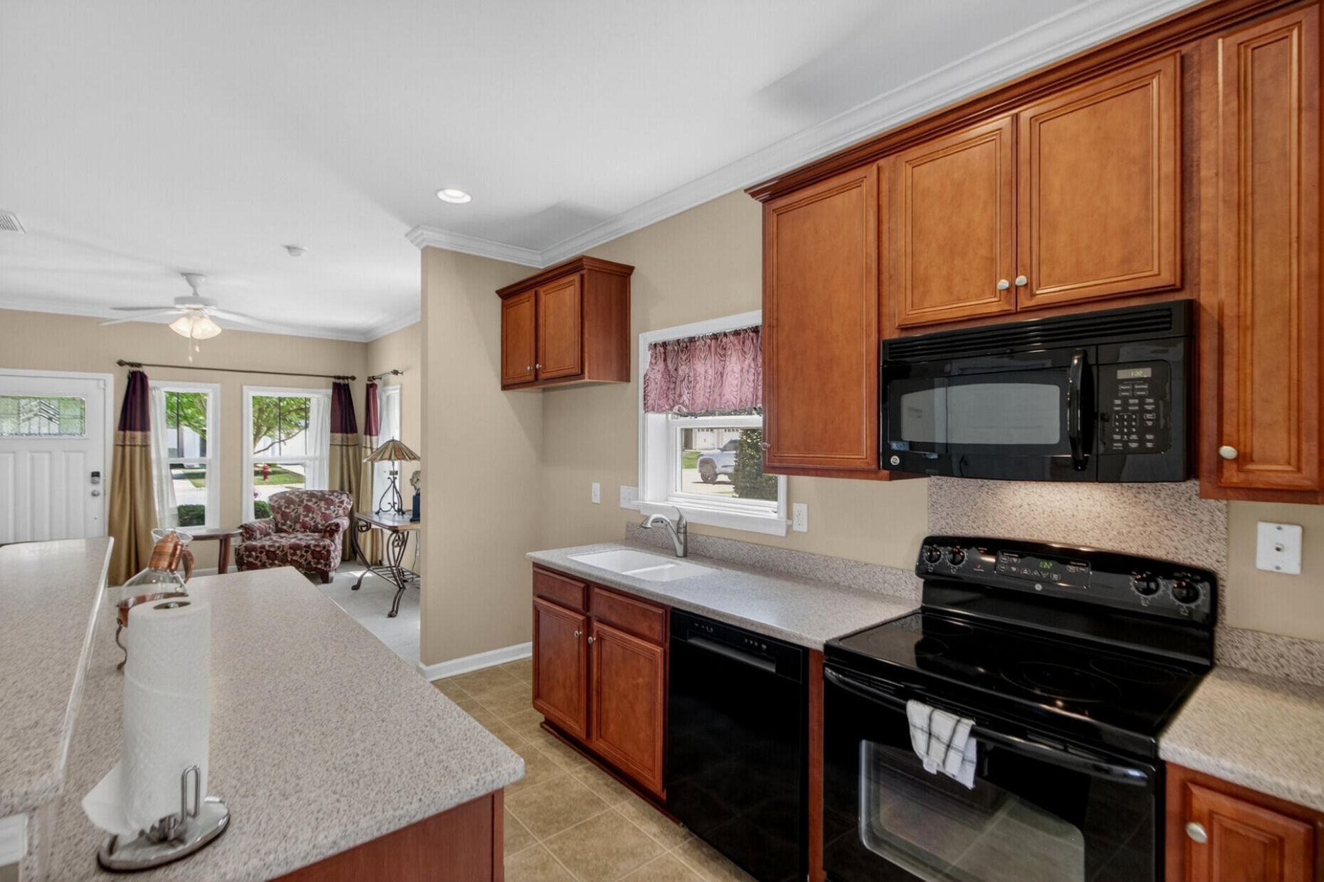 138 Kirkland Street Photo 7