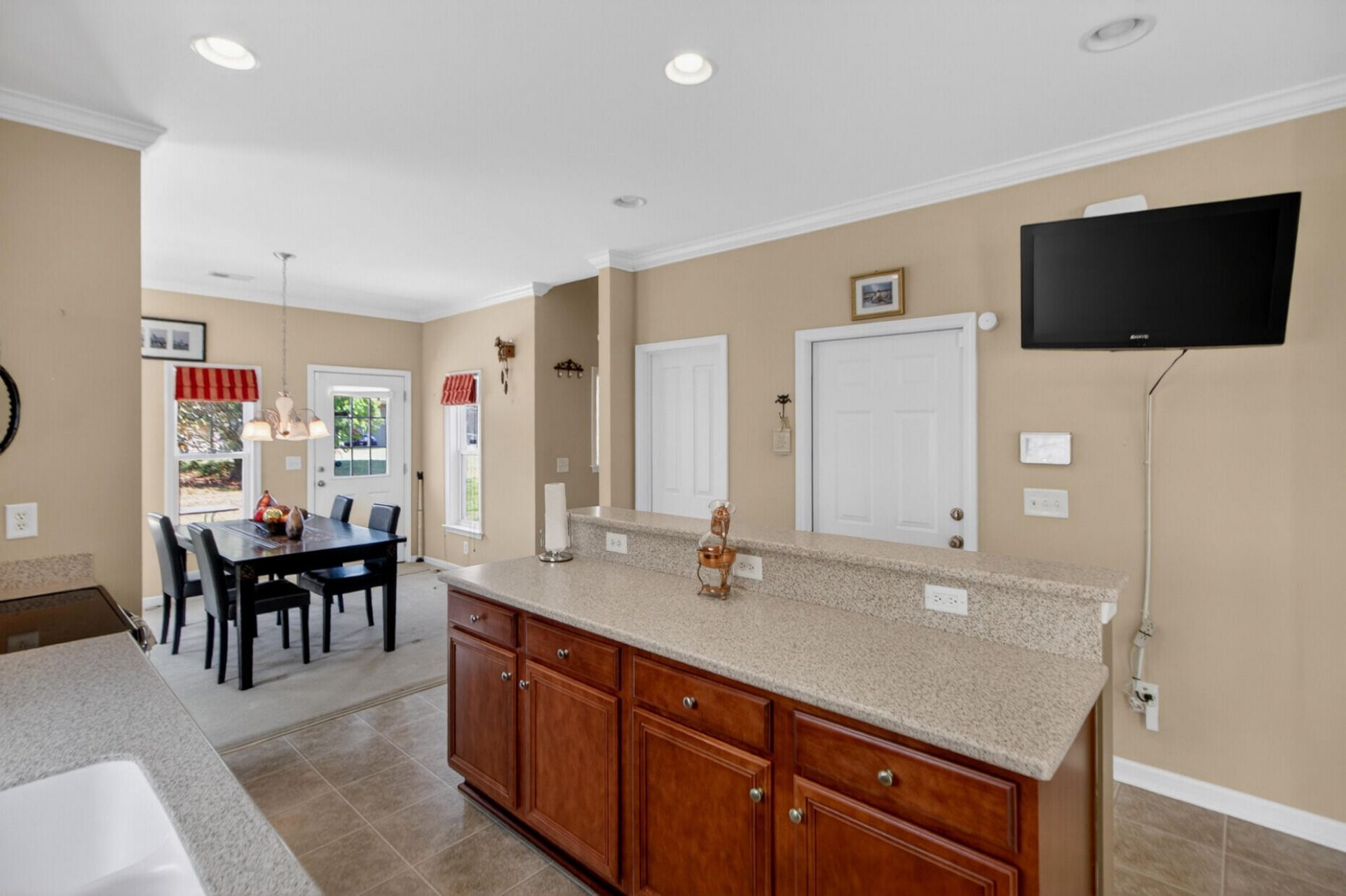 138 Kirkland Street Photo 8