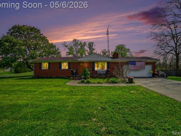 6230 E Bristol Road, Burton, MI 48519