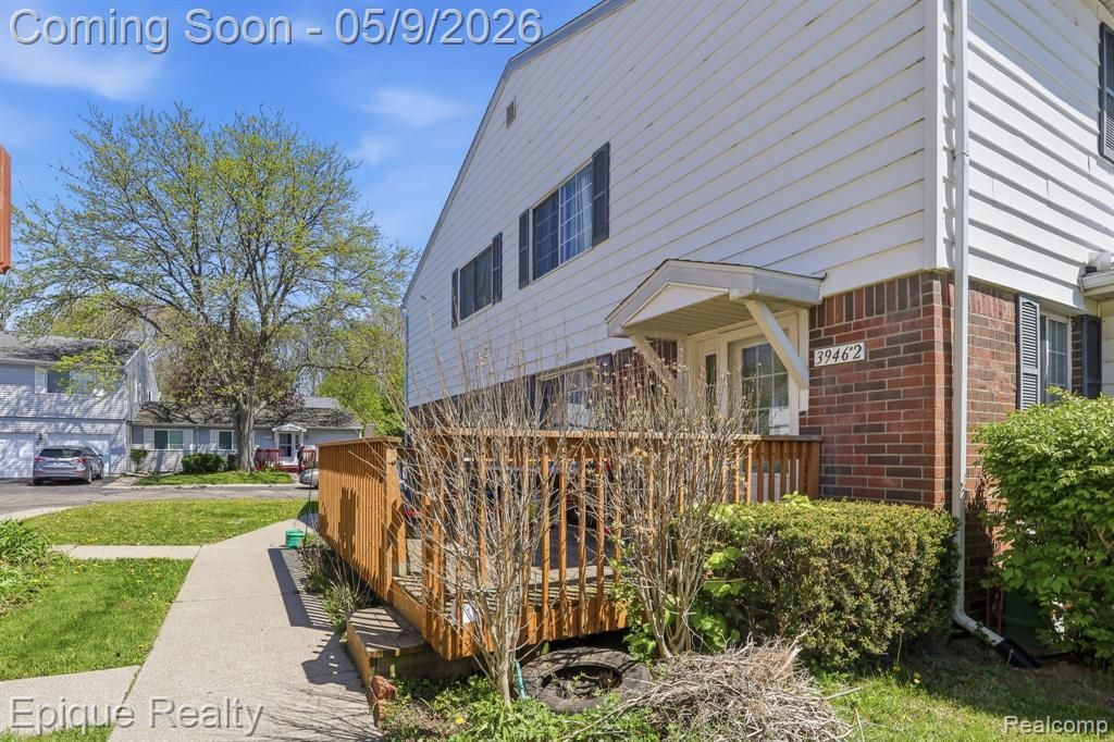 3946 Hunters Ridge Drive, Lansing, MI 48911 Main Photo