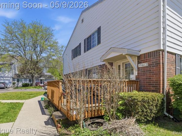 3946 Hunters Ridge Drive, Lansing, MI 48911