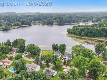 12161 Della Drive, Brighton, MI 48114