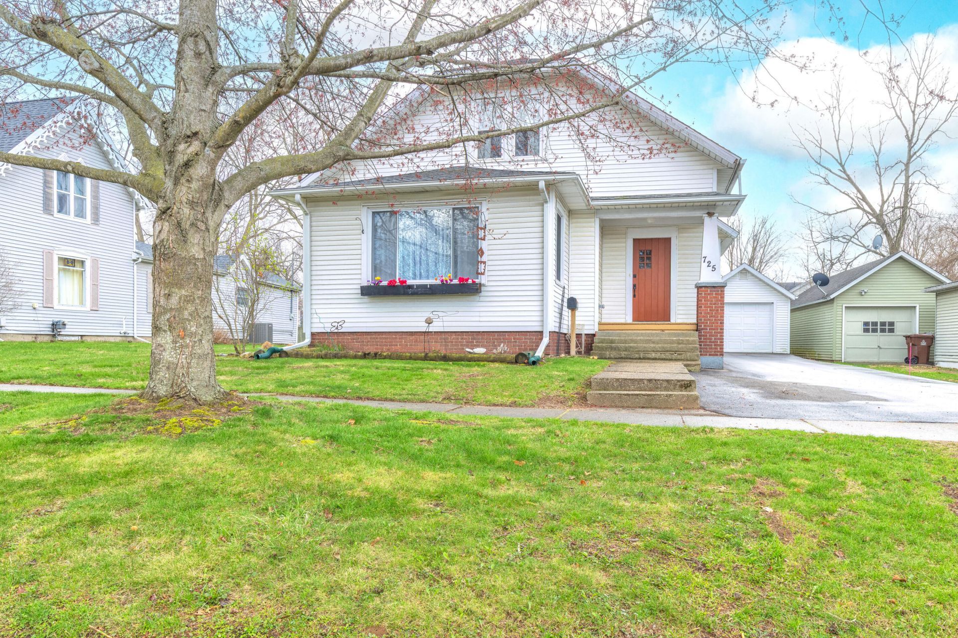 725 W Mansion Street, Marshall, MI 49068 Main Photo