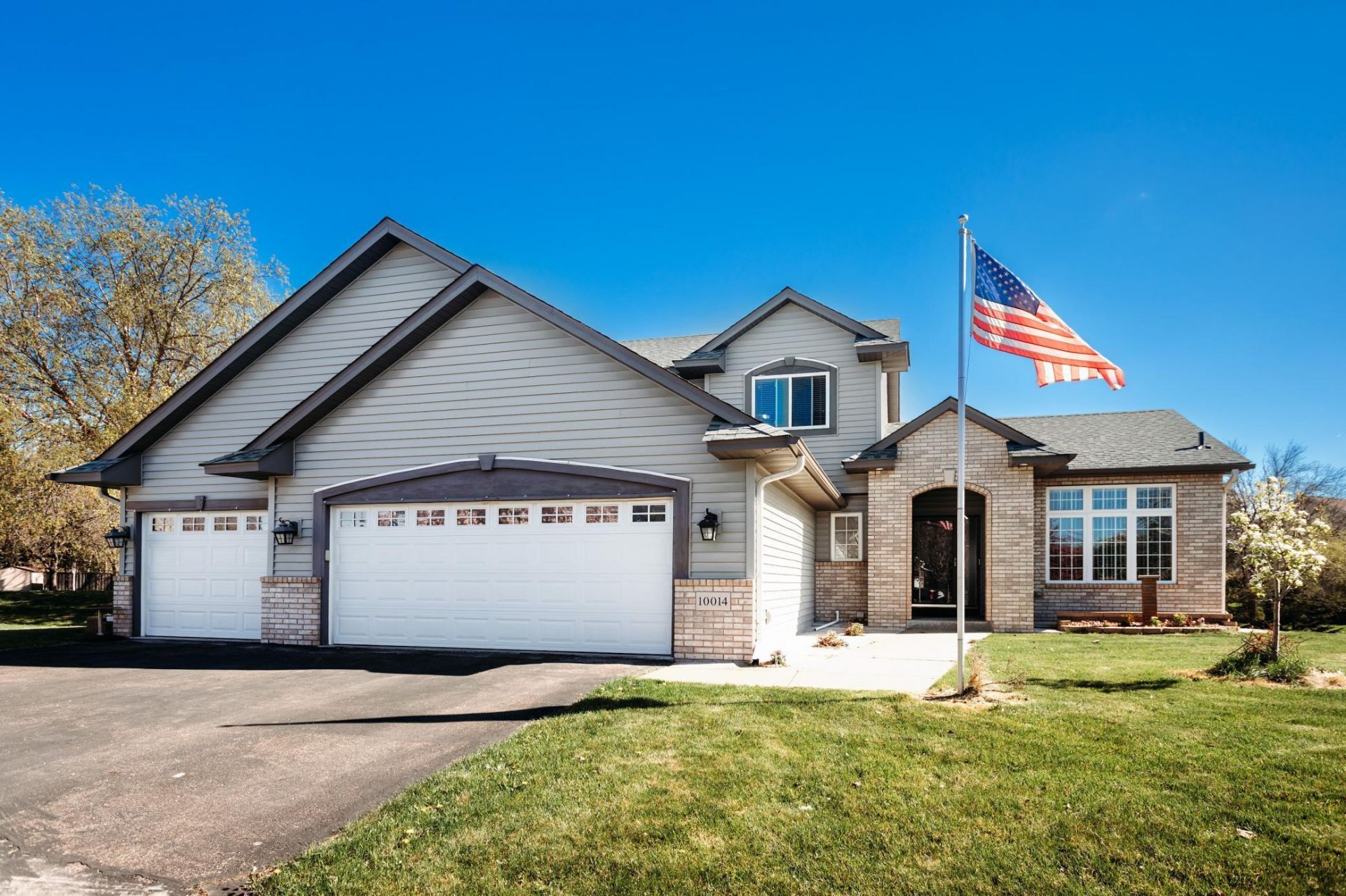 10014 Pin Oak Court N, Brooklyn Park, MN 55443 Main Photo