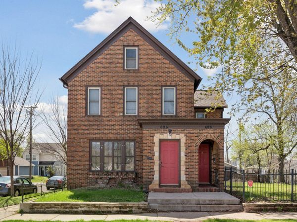 696 Hawthorne Avenue E, Saint Paul, MN 55106