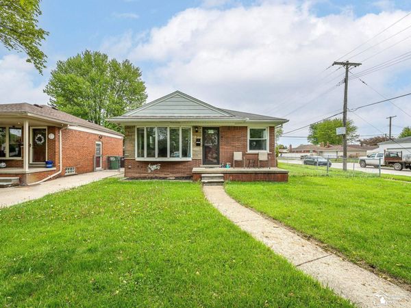 15351 Richmond Street, Southgate, MI 48195
