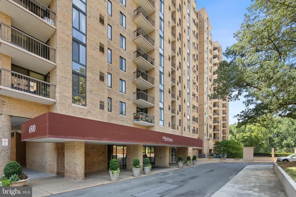 4500 S Four Mile Run Drive, Unit 529, Arlington, VA 22204 Main Photo