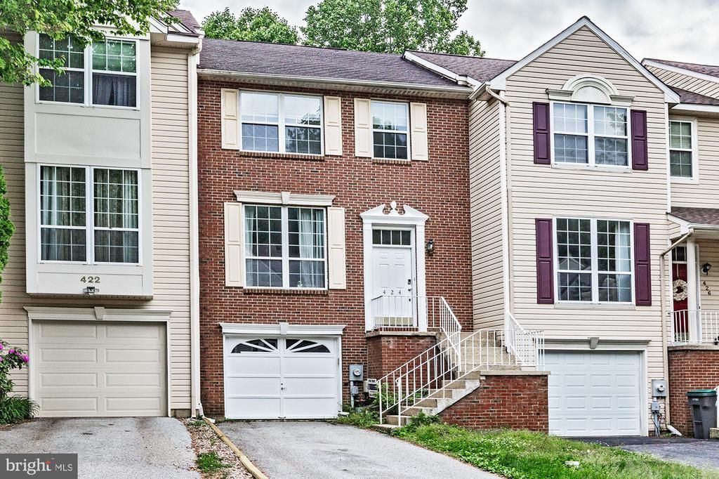 424 Woodstock Lane, Wilmington, DE 19808 Main Photo
