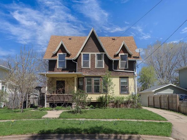 826 WASHINGTON STREET, Appleton, WI 54911