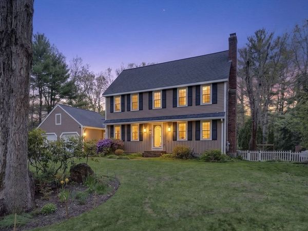 40 Old Farm Rd, North Attleboro, MA 02760