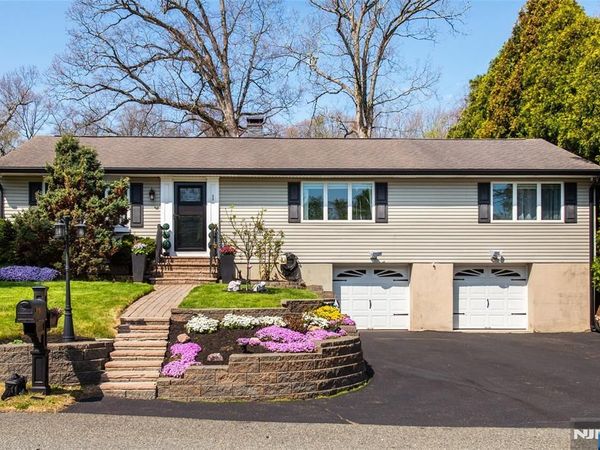 1 Circle Boulevard, WEST MILFORD, NJ 07435