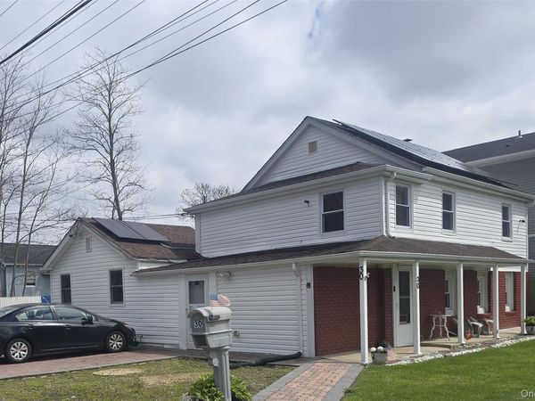 30 Lake Drive , Unit 2nd Floor, Copiague, NY 11726