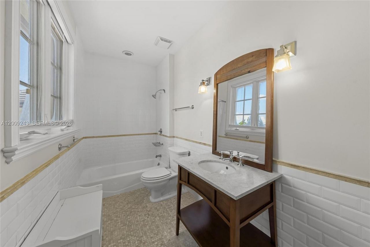2430 Aqua Vista Blvd, Fort Lauderdale, FL 33301 Photo