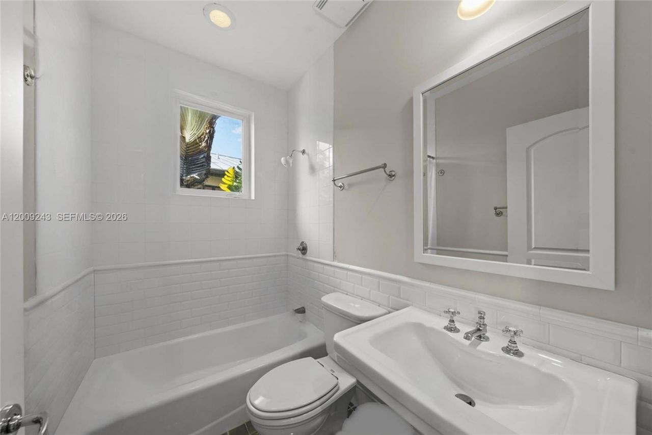 2430 Aqua Vista Blvd, Fort Lauderdale, FL 33301 Photo