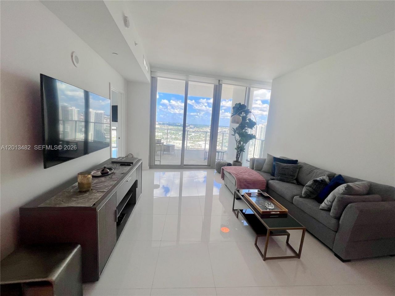 851 NE 1st Ave , Unit 2900, Miami, FL 33132 Photo
