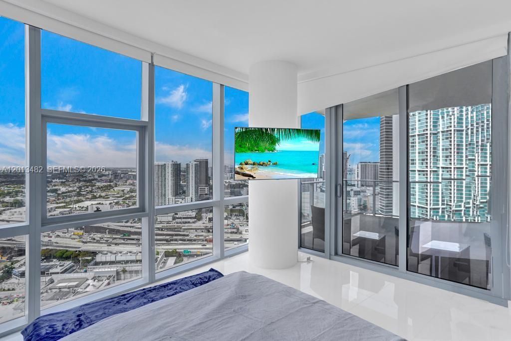 851 NE 1st Ave , Unit 2900, Miami, FL 33132 Photo