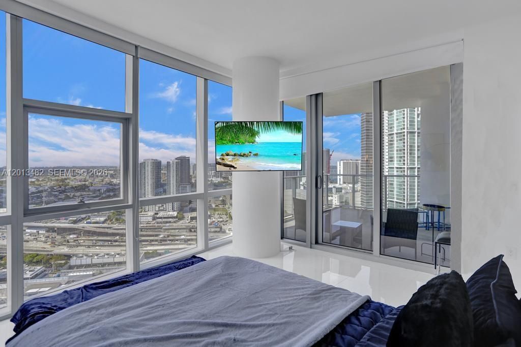 851 NE 1st Ave , Unit 2900, Miami, FL 33132 Photo