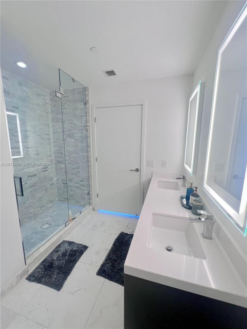 851 NE 1st Ave , Unit 2900, Miami, FL 33132 Photo
