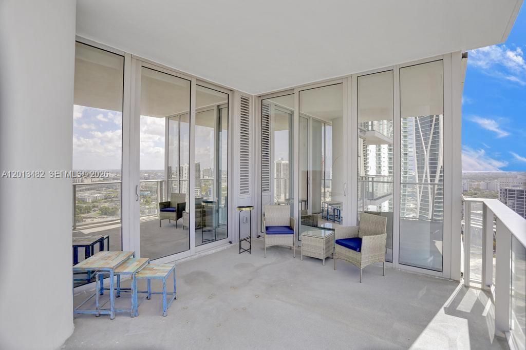 851 NE 1st Ave , Unit 2900, Miami, FL 33132 Photo