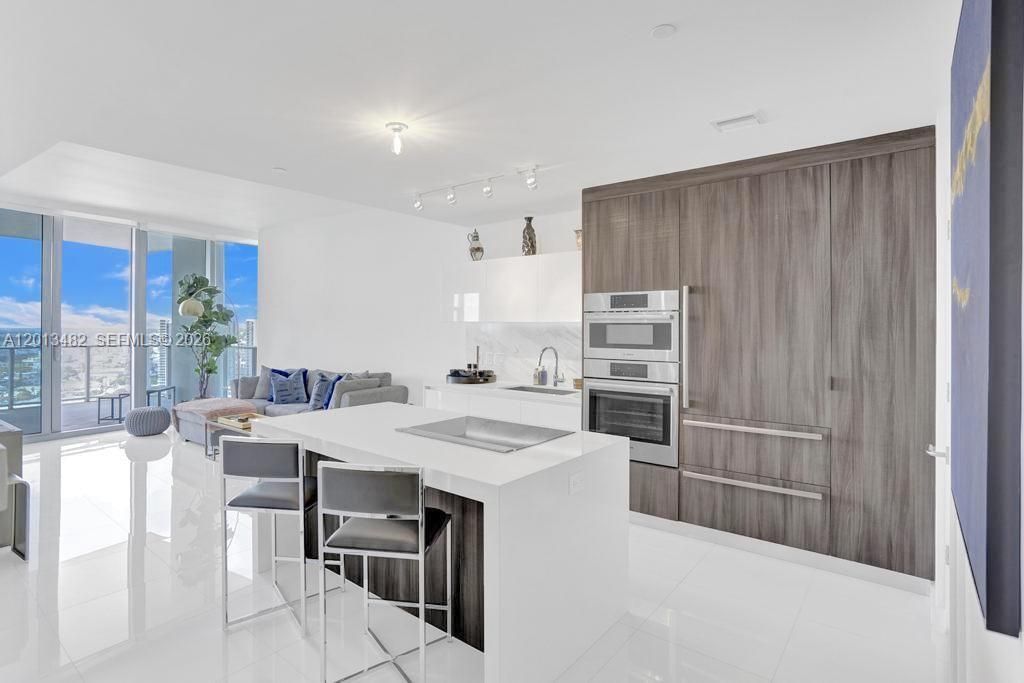851 NE 1st Ave , Unit 2900, Miami, FL 33132 Photo