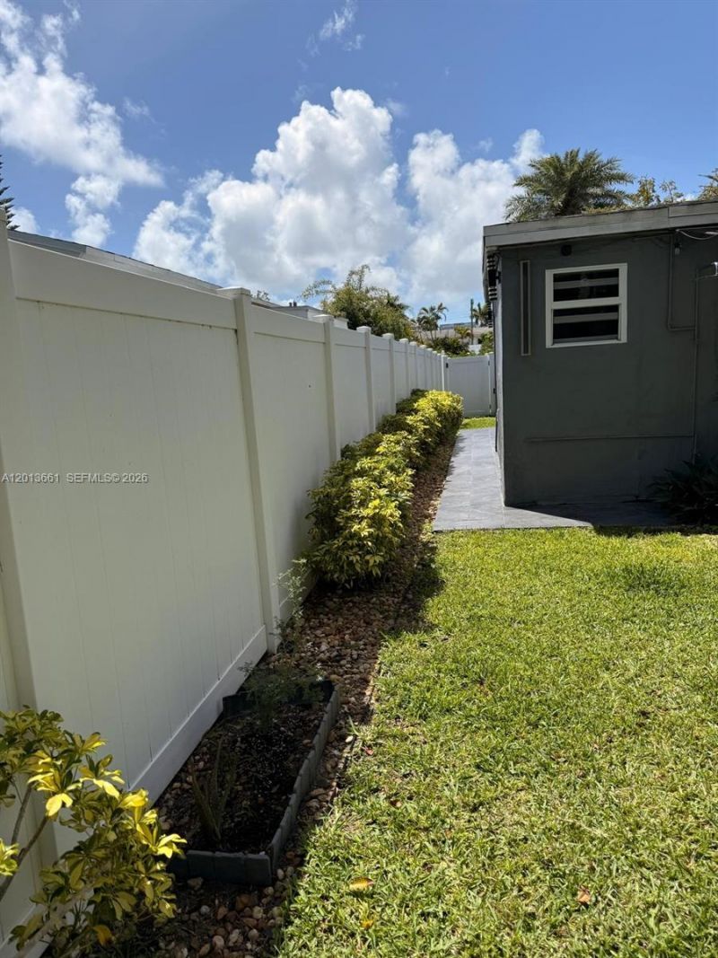1001 NE 10th St, Unit 2, Hallandale Beach, FL 33009 Photo