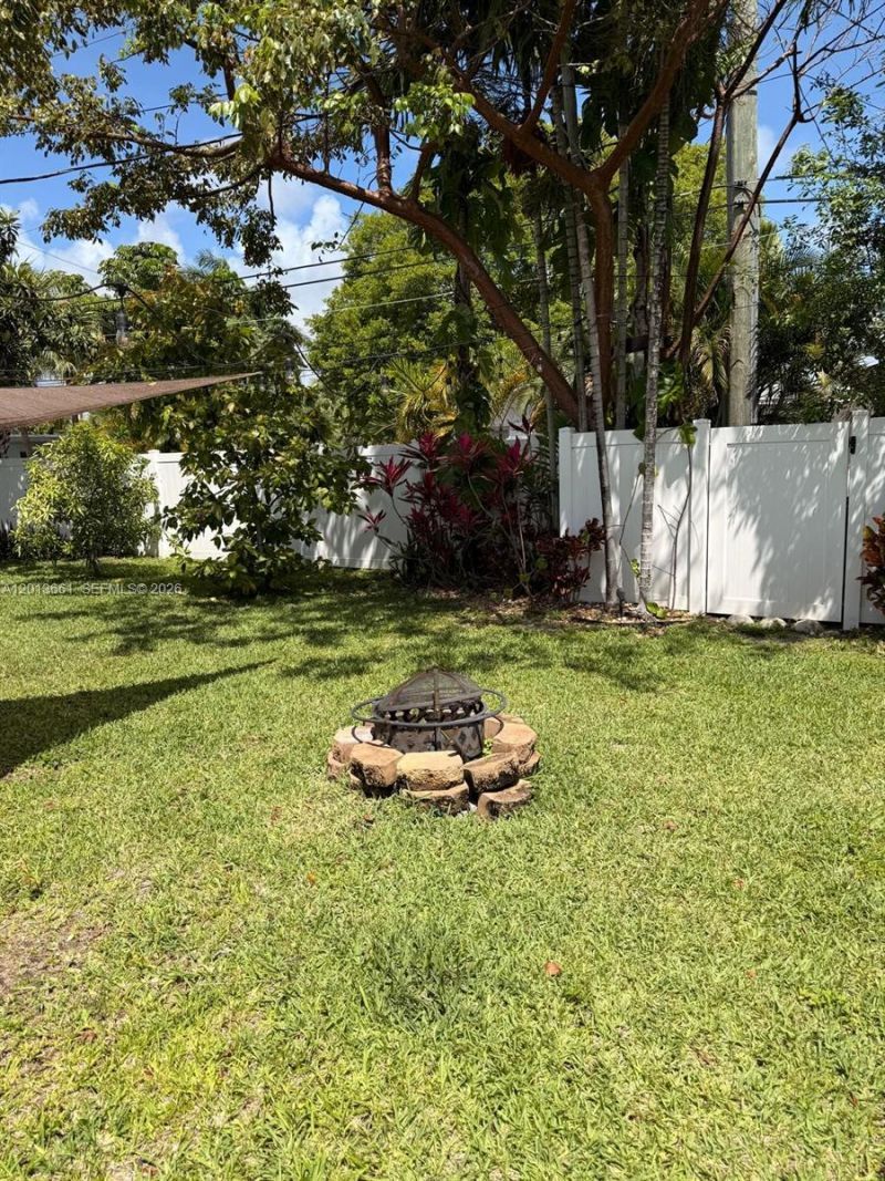 1001 NE 10th St, Unit 2, Hallandale Beach, FL 33009 Photo