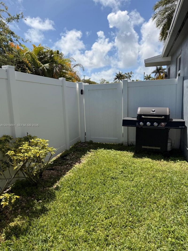 1001 NE 10th St, Unit 2, Hallandale Beach, FL 33009 Photo