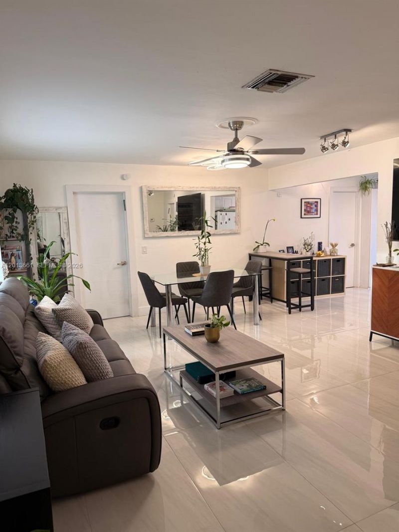 1001 NE 10th St, Unit 2, Hallandale Beach, FL 33009 Photo