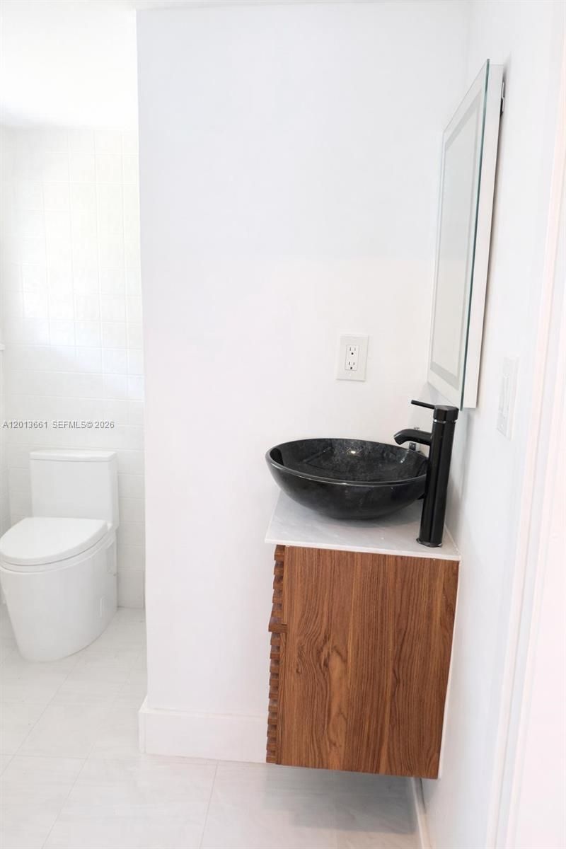1001 NE 10th St, Unit 2, Hallandale Beach, FL 33009 Photo