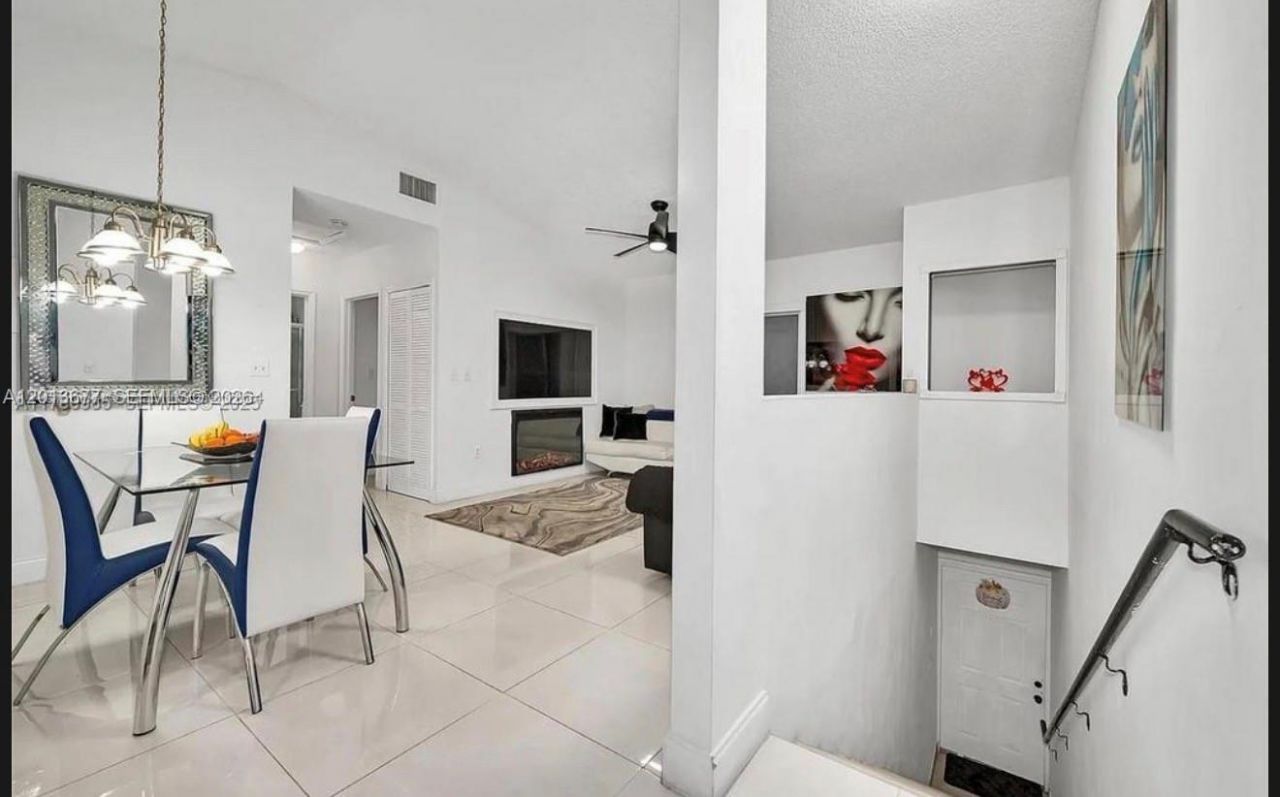 5820 W 18th Ln, Unit 202, Hialeah, FL 33012 Photo