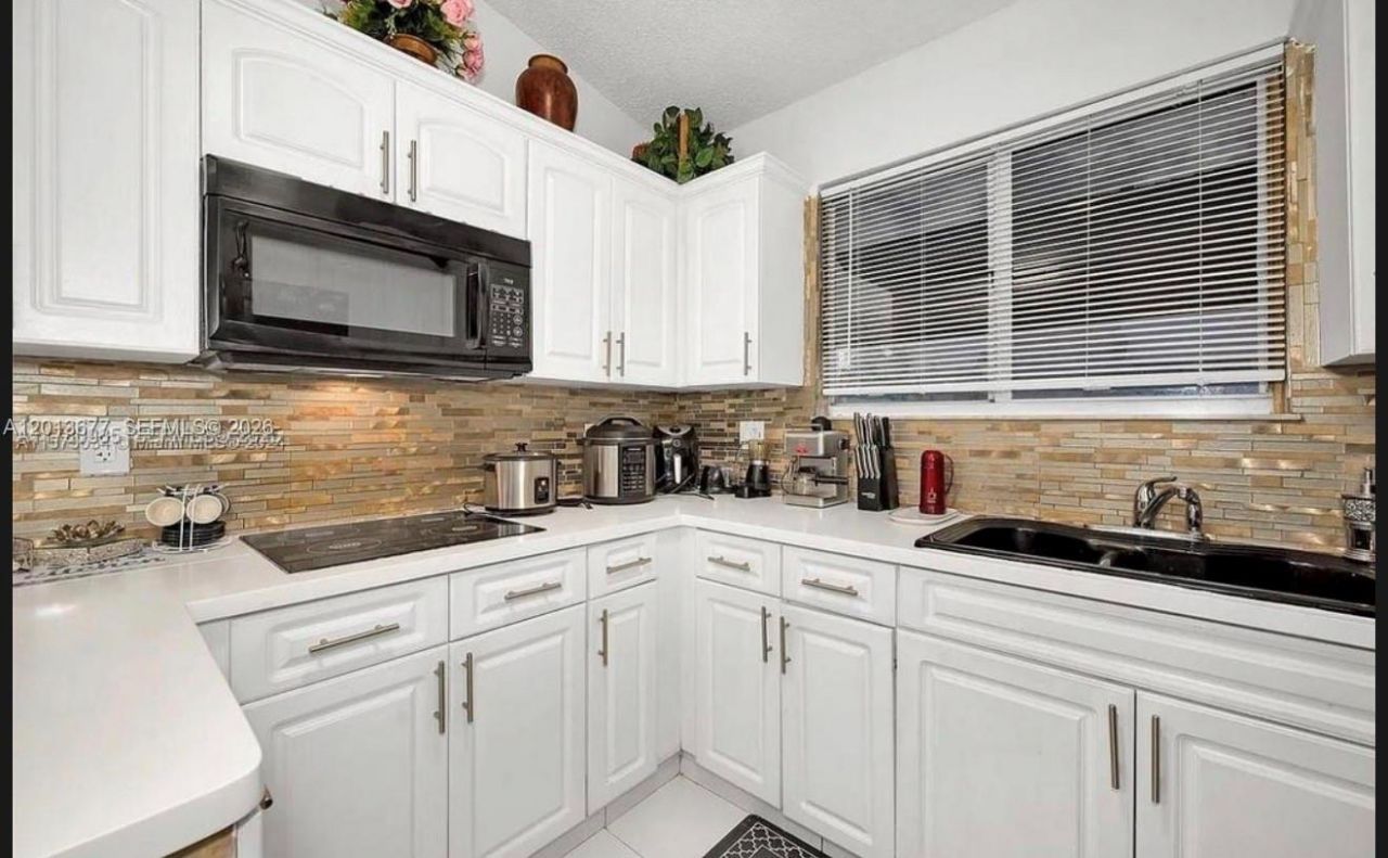 5820 W 18th Ln, Unit 202, Hialeah, FL 33012 Photo