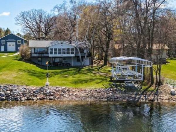 20645 Oakland Beach Road, Detroit Lakes, MN 56501