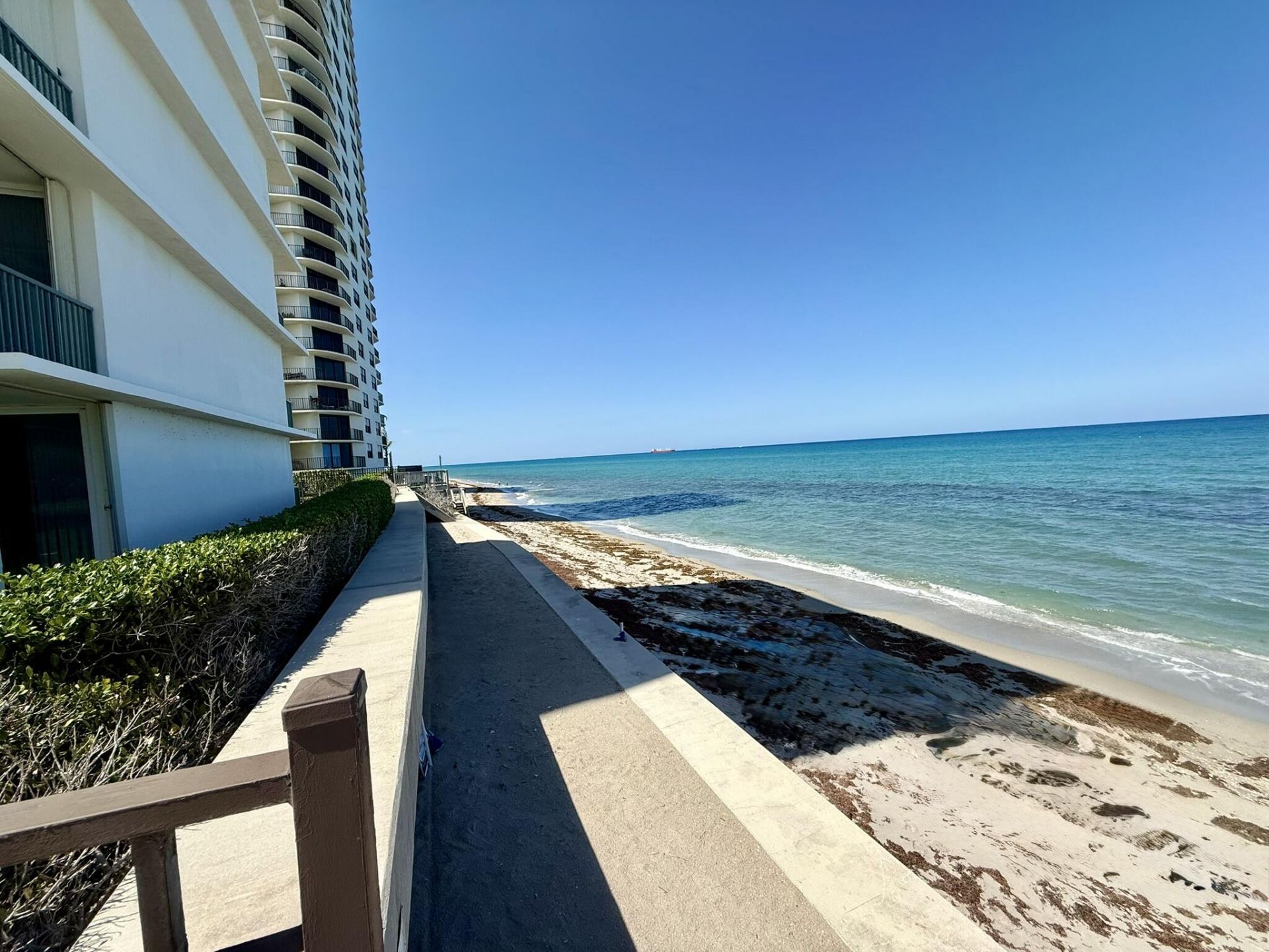 5400 N Ocean Drive, Unit 1d, Singer Island, FL 33404 Photo