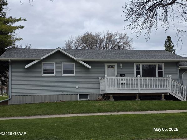 1724 9TH Avenue S, Grand Forks, ND 58201