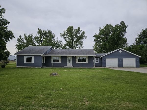 418 S 1st Street, Clay City, IL 62824